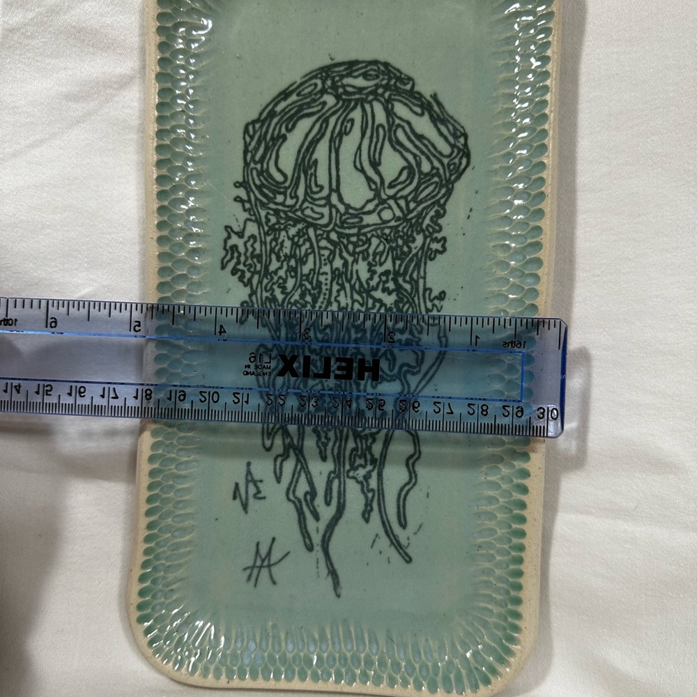 Studio pottery trinket tray. Green glaze with hand painted Jellyfish design. - Picture 12 of 14